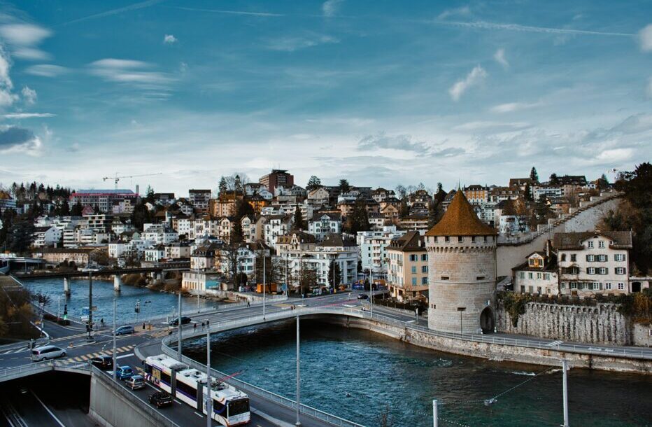 Die Faszinierende Geschichte der Luzerner Museggmauer und die Entdeckung des Rathausturms Bild